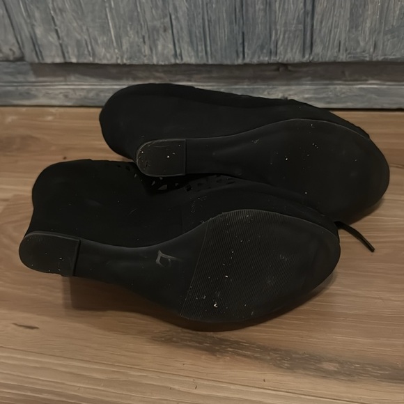 Size 7.5 Women’s Black Lace up heels with open toe - Picture 3 of 4